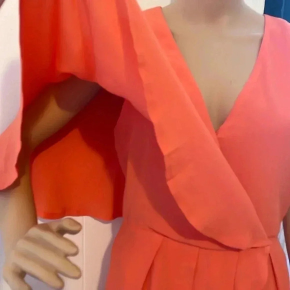 Elliatt coral asymmetrical wrap dress size M - Picture 3 of 16